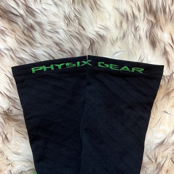 Physix Gear Compression Socks - Picture 3 of 3